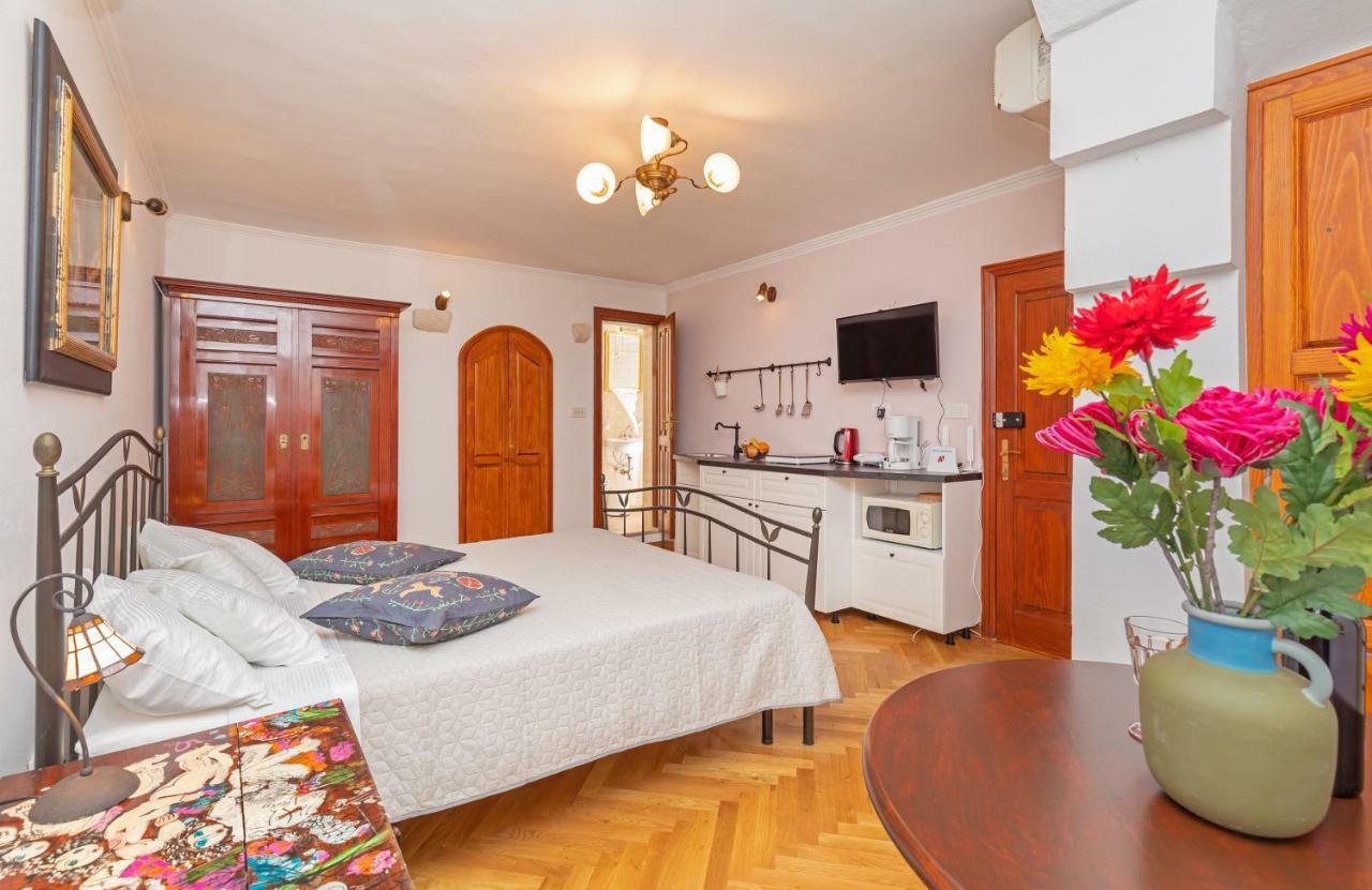 Cathedral Apartment